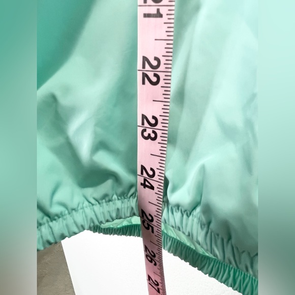 V.S. Pink Hooded windbreaker jacket. 1/2 Zip Close. Active Wear Teal/White. ML - Picture 6 of 12